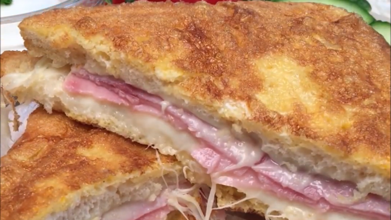 Bundás kenyér sajttal sonkával