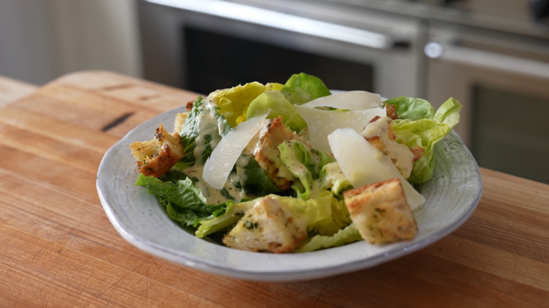 Cézár saláta öntet tojás