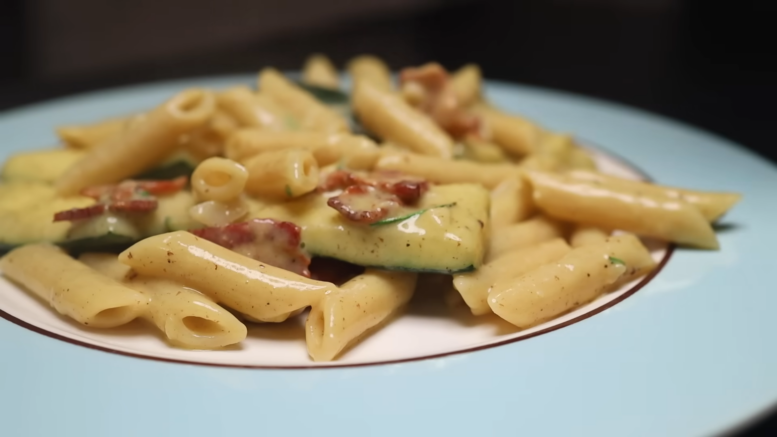 Cukkinis tojásos tészta