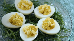 Egyszerű töltött tojás