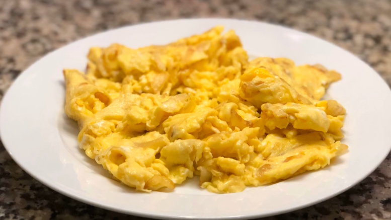 Hagymás tojásrántotta recept