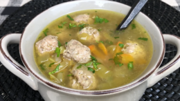 Húsgombóc tojás nélkül levesbe