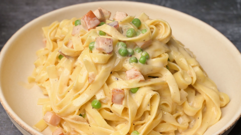 Tojásos sonkás tészta