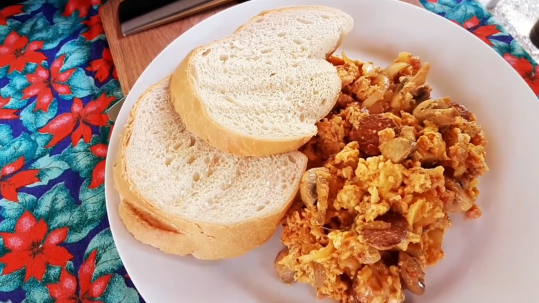 Gombás tojás recept